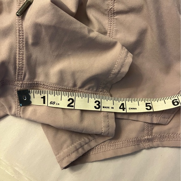 Vuori Clementine Shorts Women’s Size Small Pink Purple Lilac Gray 4” Inseam - Picture 8 of 8